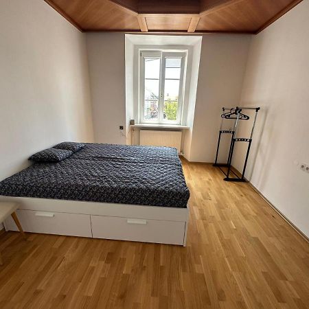 Central Plaza Great Apartment 4 Bedroom 3 Bathroom Bruckneudorf Bagian luar foto