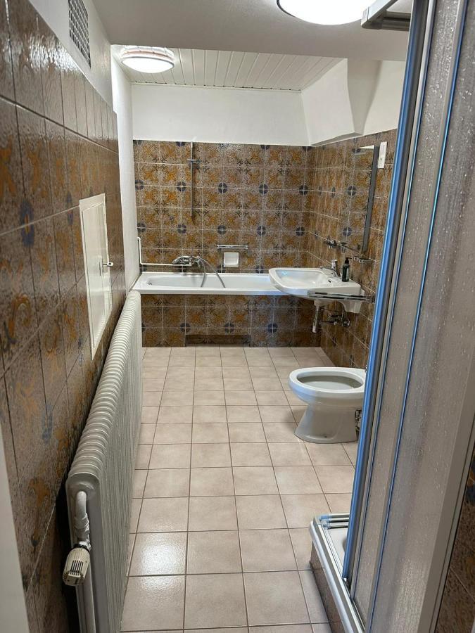 Central Plaza Great Apartment 4 Bedroom 3 Bathroom Bruckneudorf Bagian luar foto