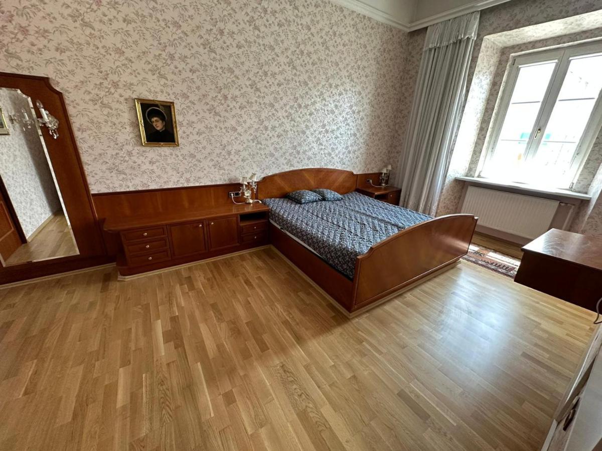 Central Plaza Great Apartment 4 Bedroom 3 Bathroom Bruckneudorf Bagian luar foto