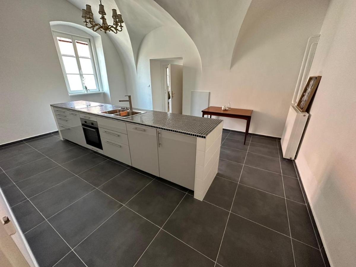 Central Plaza Great Apartment 4 Bedroom 3 Bathroom Bruckneudorf Bagian luar foto