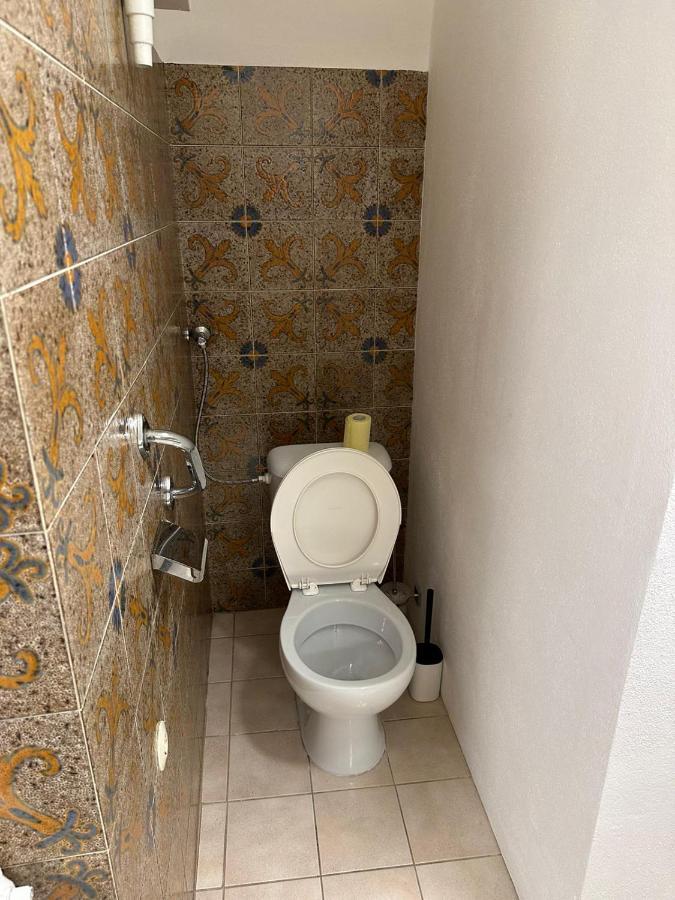 Central Plaza Great Apartment 4 Bedroom 3 Bathroom Bruckneudorf Bagian luar foto