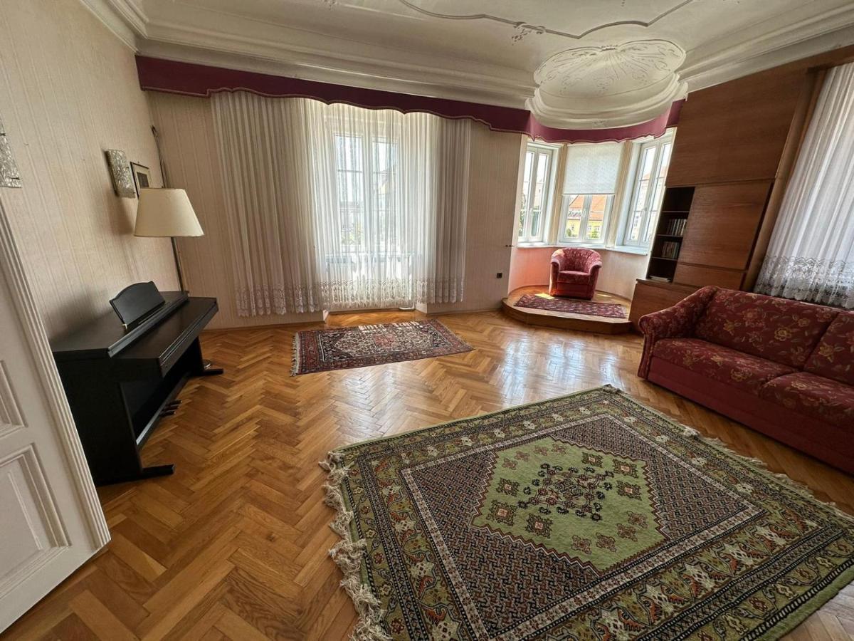 Central Plaza Great Apartment 4 Bedroom 3 Bathroom Bruckneudorf Bagian luar foto